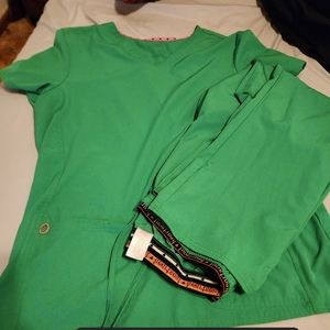 Green scrub set